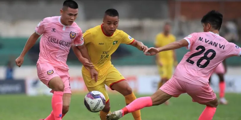 Các đội bóng yếu thường tạo nên bất ngờ trước các ông lớn.